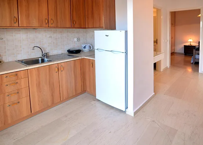 Simon Studios And Apartments